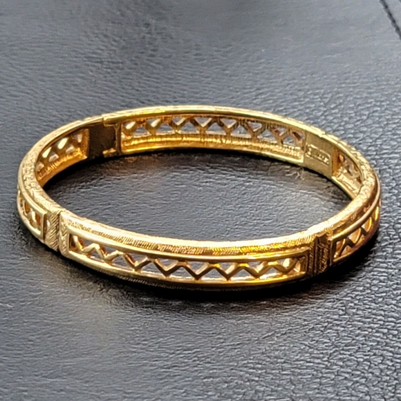 Monet RARE Bangle / Gold Gilded Look / Goldtone, Vintage, Estate, Size 8 - Picture 4 of 10